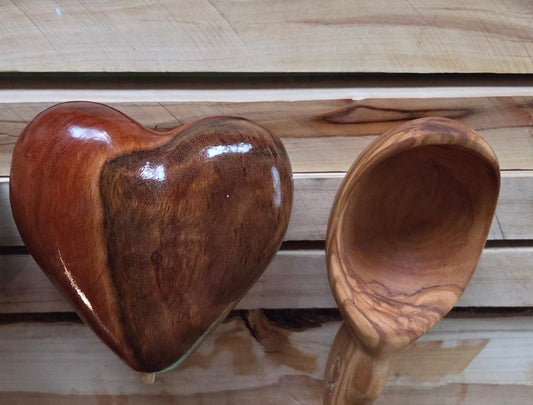Coffee Scoop in Olive and Heart in Wilga Wood