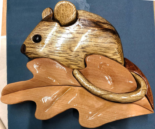 Intarsia Mouse in Black Limba, Swiss Pear and Prupleheart