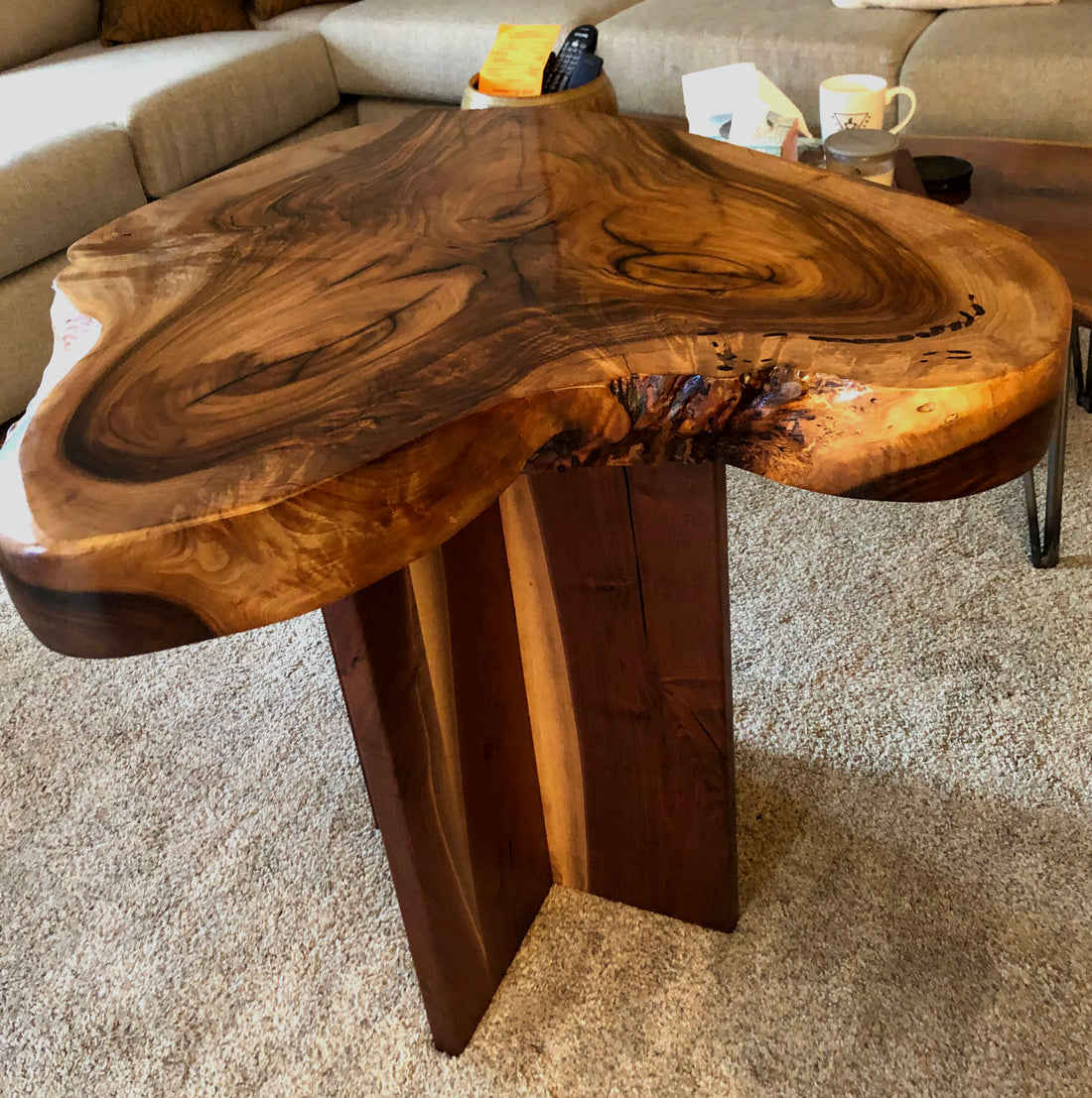 Table in Claro Walnut