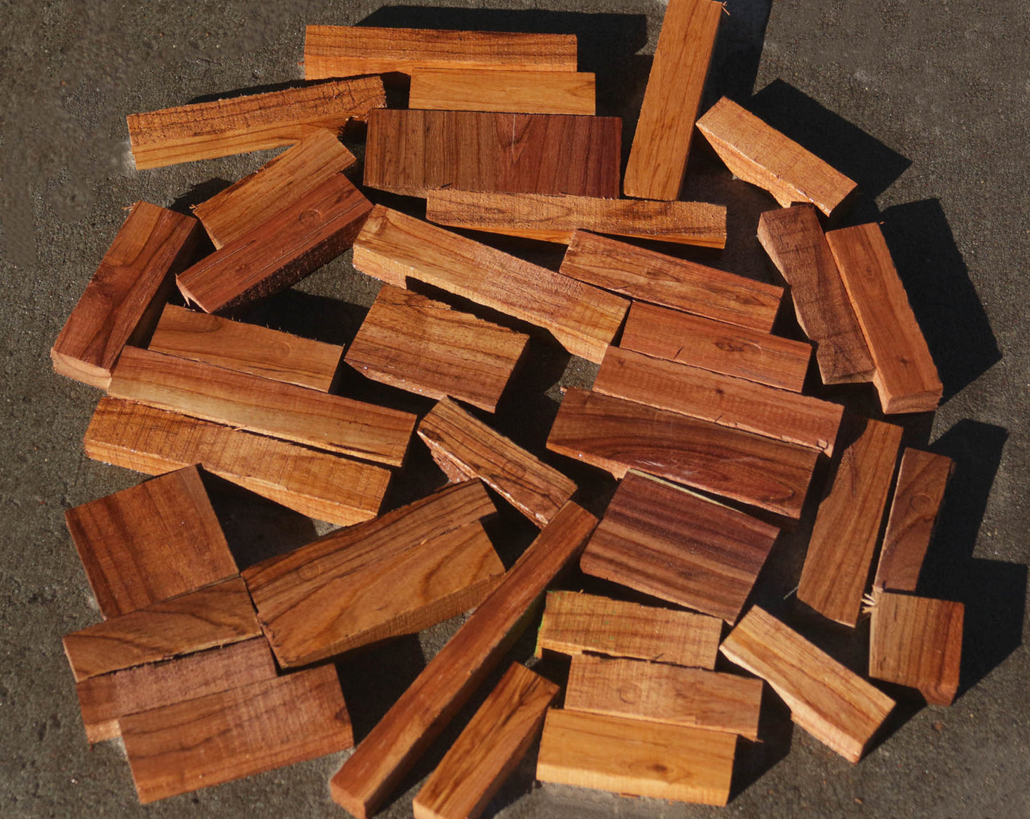 Panama Rosewood Cut Offs - Medium Box (MFRB)